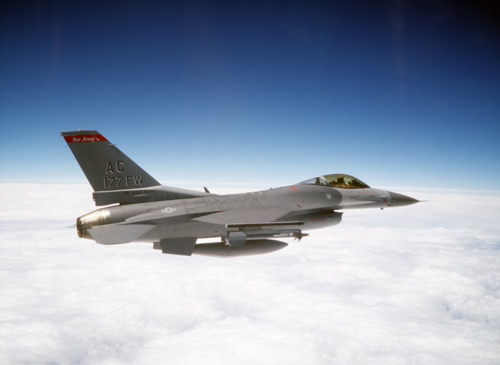 Ukraine receives long-awaited F-16 jets: benefits and challenges