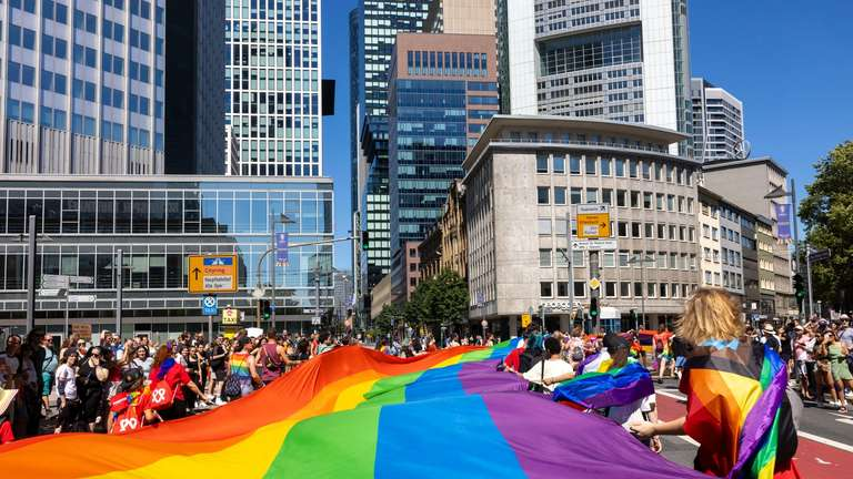 Over 13,000 celebrate Christopher Street Day in Frankfurt